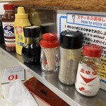 ジャッキー ステーキハウス - 卓上調味料各種