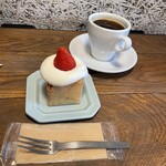 MONZ CAFE - 苺のベイクドケーキ＆アメリカーノ