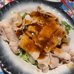 相思豆 - 名物"いんぱいろう" 500円
豚の薄切り肉に甘辛いニンニク醬油ダレ。
下には千切りキャベツ&レタス。
ご飯が欲しくなる…