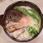 ラーメンおじ屋 ひさし - ”元祖ラーメン 並”、トッピングとして、”黄金しょうが/ジンジャー 15g”と”青森ガーリック”が入っています。