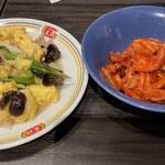 餃子の王将 七条烏丸店 - 肉と卵の炒りつけジャストサイズ＆キムチ