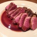 Wine House BOUCHON - 青森県産鴨胸肉のロースト ピノ・ノワールのソース