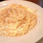 ペコリーノロマーノとパルミジャーノレッジャーノチーズのマンマパスタ