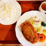 町の洋食 パーラーオオハシ - 料理写真:町のミルフィーユとんかつ 定食（1,400円）