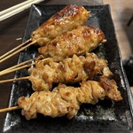 Yakitori Ootaya - ５本盛り合わせのうちの２本