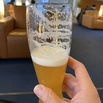 Lufthansa Senator Lounge - 飲む量が均等で同じ幅で線が付くのが上級者の証、ってなにイバってんだろ、はは。