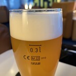 Lufthansa Senator Lounge - 法定に基づき最低液量を超えてから泡で蓋をする