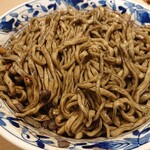 貝出汁中華そば 麺匠 遊や - よく混ぜた後の貝出汁ブラックまぜそば。