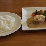 カフェダイニング ナナヴァル - 豚ヒレ肉のソテーリンゴ添えプルーンソースです＾＾；