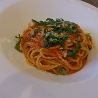 クチーナ イタリアーナ ディンミ - トマトとモッツァレラチーズのスパゲッティ