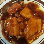 萬来仙閣 - 豚バラ肉煮込み