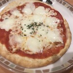 サイゼリヤ - 『バッファローモッツァレラのピザ』