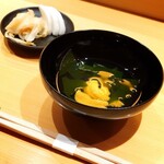 鮨 つぼみ - 雲丹と若布のお吸物