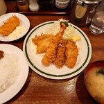 Katsuretsu Yotsuya Takeda - カキミックス定食、カニクリームコロッケ、カレーちょいがけ、味噌汁