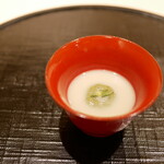 新ばし 星野 - 「先付」蓬餅、白味噌 2021年5月