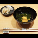 鮨 つぼみ - 雲丹と若布のお吸物