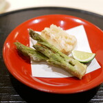新ばし 星野 - 「揚物」白甘鯛松笠揚げ、タラの芽天ぷら 2021年5月