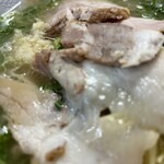 江ちゃんラーメン - このチャーシューとニンニクよ！