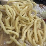 233511802 - 麺は丸みを帯びたもっちり太麺です。