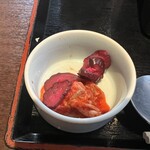 Kyou Horumon Kura - 特選国産牛の牛飯定食 1,298円 (お漬物(しば漬け、キムチ))