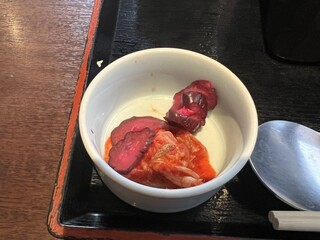 Kyou Horumon Kura - 特選国産牛の牛飯定食 1,298円 (お漬物(しば漬け、キムチ))