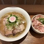 Taikouramen - 塩らぁ麺、レアチャーシューご飯
