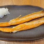 紅鮭魚的烤魚腹單品