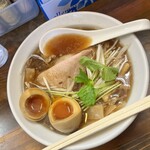 自家製麺中華そば 今里 - 頂いたチャーシュー麺と煮卵