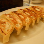 鉄飯碗餃子本舗 - 餃子6個 300円