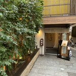 ひろひろ - 店舗入り口