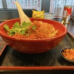 麺厨房 華燕 - 麻辣汁なし担々麺　1,000円（税込）　※横からも