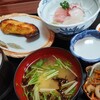 Kanehiko Sakanaten - 刺身三点とギンヒラス西京漬の定食　800円