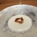 luogo - 新玉ねぎとカリフラワーのポタージュ　生ハム