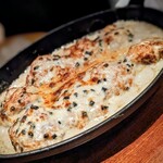 蒼 - 函館 小西鮮魚店、無漂白 白子と黒トリュフのグラタン。トリュフが角切りでゴロゴロ。白子も美味しいけれど、ベシャメルソースが美味しい。