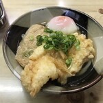 讃岐うどん がもう - うどん(小) 180円　お揚げ120円　とり天120円　温泉たまご120円　要するにサイドは全部120円 生卵だけ60円