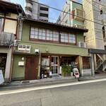 アイタルガボン - モスグリーン色の壁が素敵なお店。