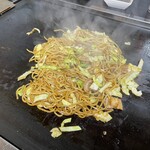 ホルモン たくちゃん - ホルモン焼きそば650円※写真は2人前