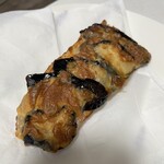 Boulangerie Doumae - オリーブオイルの風味豊かな、茄子のタルティーヌ。茄子好きにはたまりません。ワインワイン〜ԅ(¯Д¯ԅ)