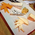 富士屋本店 ダイニングバー - チーズ盛り合わせ５種（１，７００円）２０１３年１２月