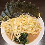 横浜家系ラーメン 蓮 - ネギラーメン♪全貌