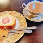 森のらくだ - ロールケーキとミルクティー