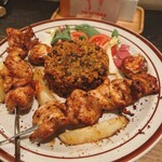 Nono Neko - シシ タウク（トルコ式鶏の串焼き）とピラフ♪