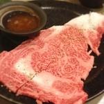 食彩和牛 しげ吉 - LINE会員限定、29の日のサービス品。29円の北勝牛のリブロース。北海道産の人気ブランドは伊達じゃありません。匠に負けず劣らない美味しさでした。