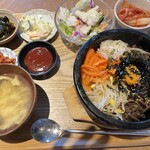 韓国料理 ホンデポチャ 新大久保本店 - 石焼ビビンバ定食900円