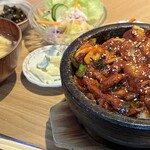 韓国料理 ホンデポチャ - 豚キムチ石焼ビビンバ定食980円