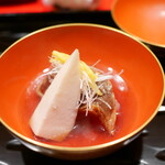 にくの匠 三芳 - 「椀物」海老芋と聖護院大根