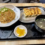 大衆食堂 ROOKIE - 黒焼飯と餃子定食（¥1,210）