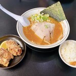 ハルピンラーメン - ハルピンラーメン792円＋Bセット(唐揚げ2個とライス)250円　合計1042円税込