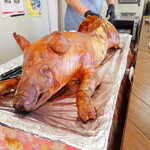 金城畜産 - 豚の丸焼き