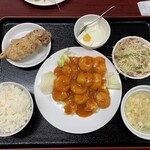 Shuuhouen - 定食Ｃ（エビチリ＋スープ、ご飯、サラダ、揚げ物（唐揚げ１個）、杏仁豆腐）　１０８０円